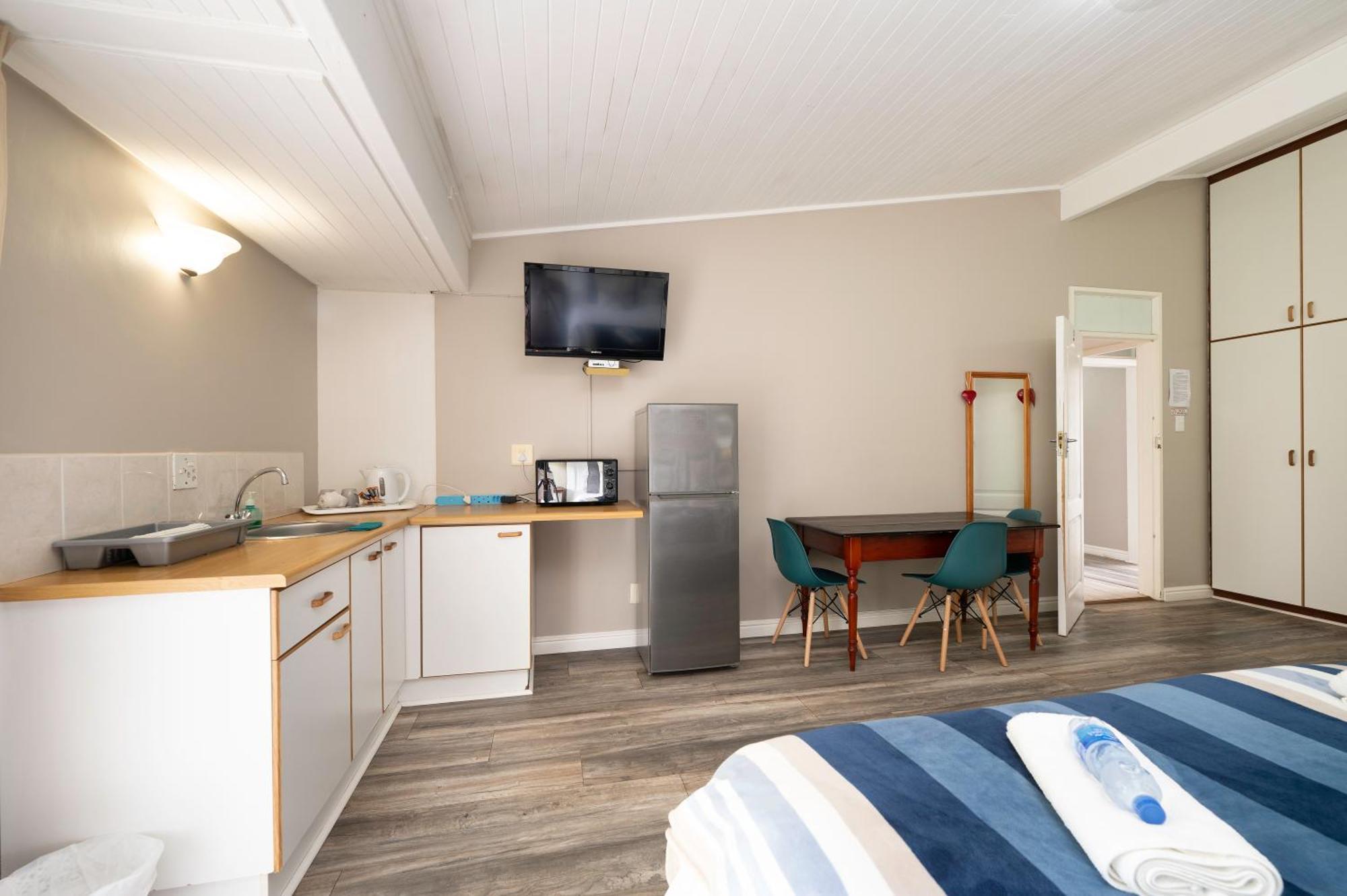 Admirals Lodge Guest House And Brightways Self Catering Apartments بورت اليزابيث المظهر الخارجي الصورة