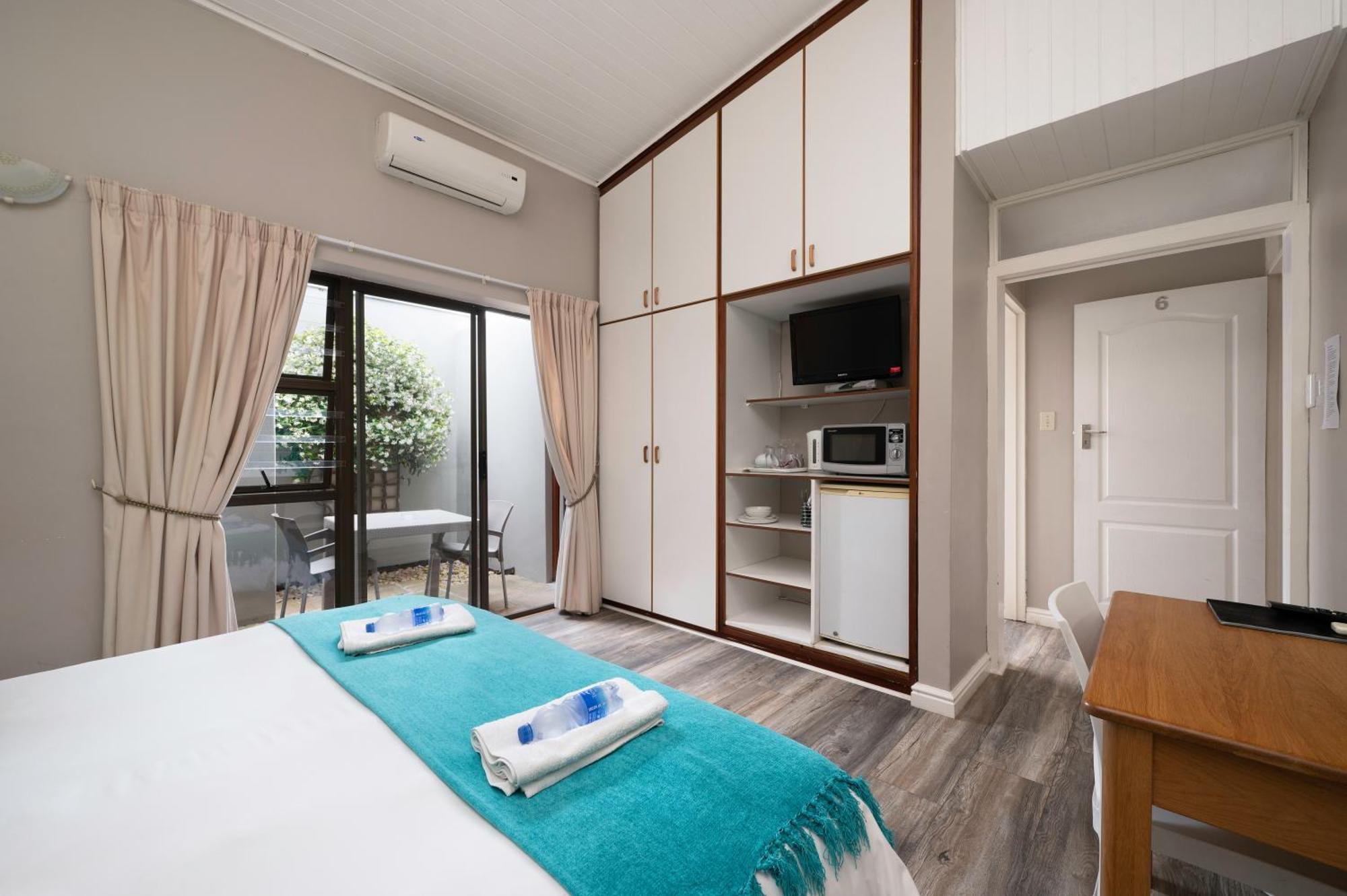 Admirals Lodge Guest House And Brightways Self Catering Apartments بورت اليزابيث المظهر الخارجي الصورة