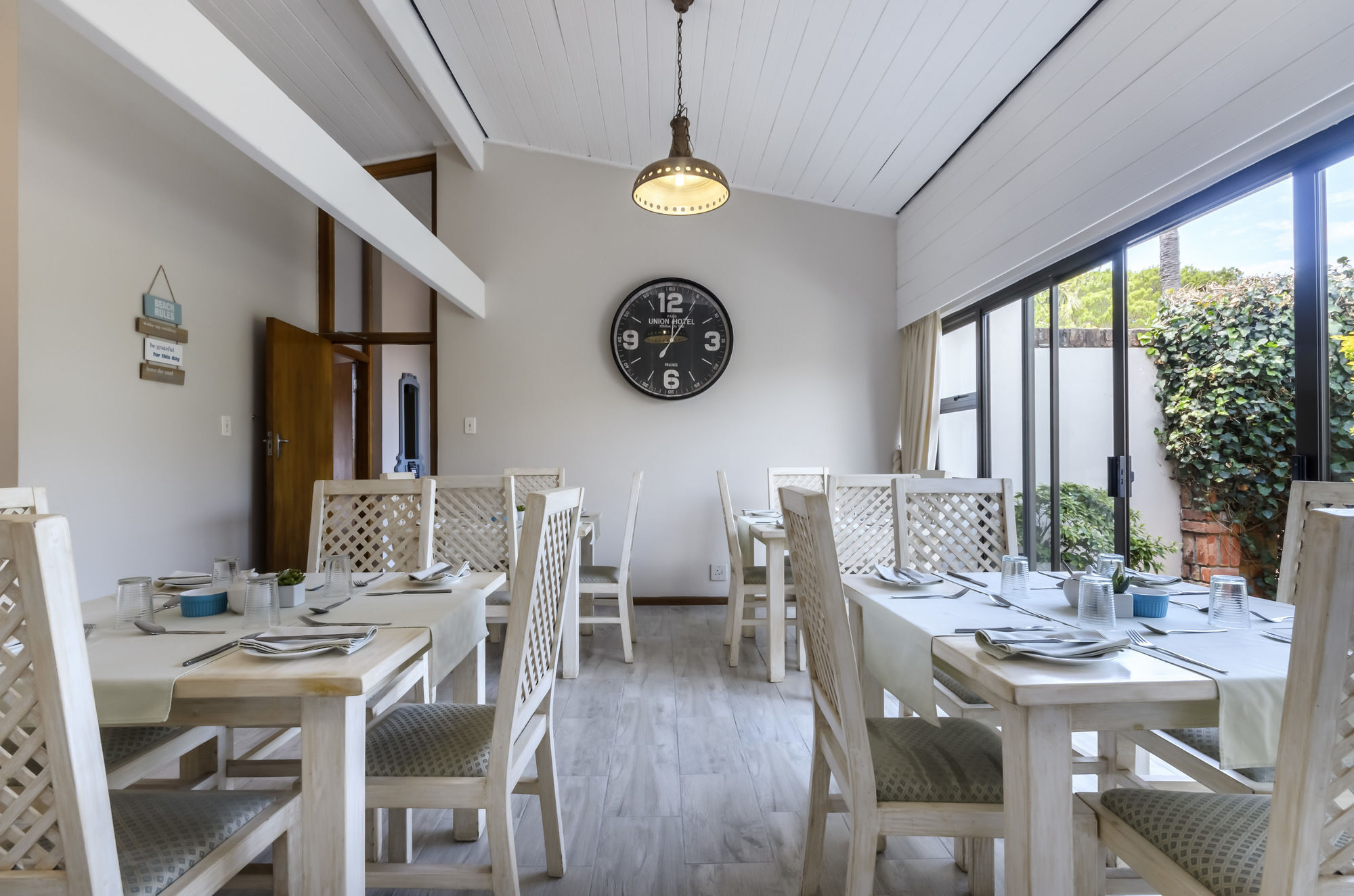 Admirals Lodge Guest House And Brightways Self Catering Apartments بورت اليزابيث المظهر الخارجي الصورة