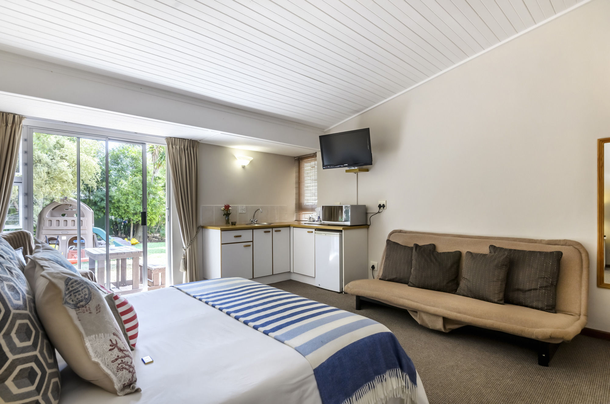 Admirals Lodge Guest House And Brightways Self Catering Apartments بورت اليزابيث المظهر الخارجي الصورة